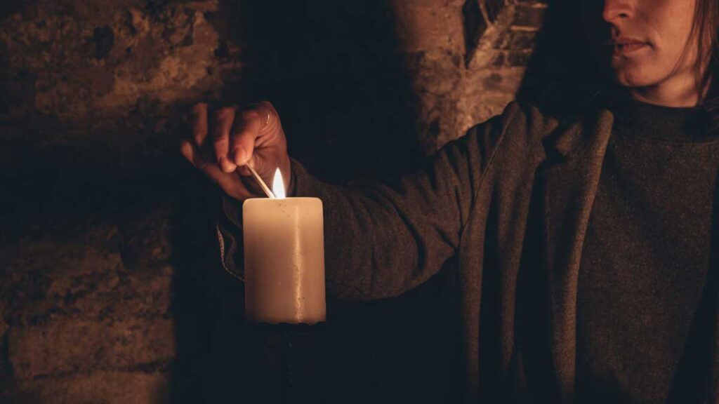 lady-with-candle